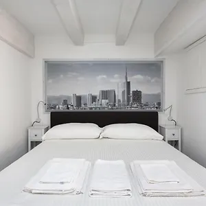 Nest For 2 In Fashion District Via S Cecilia Appartamento