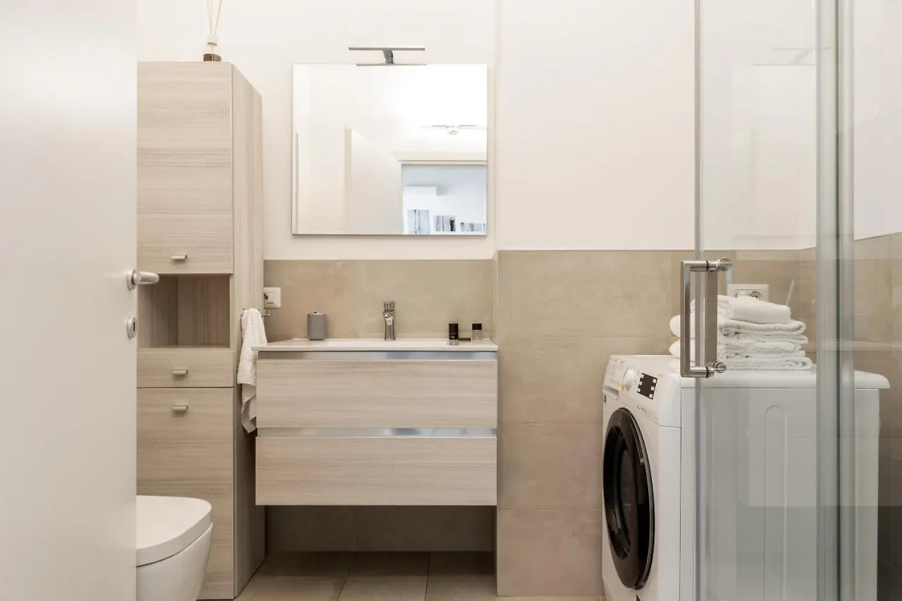 Duomo Apartment - Diaz Milano 0*,  Italien