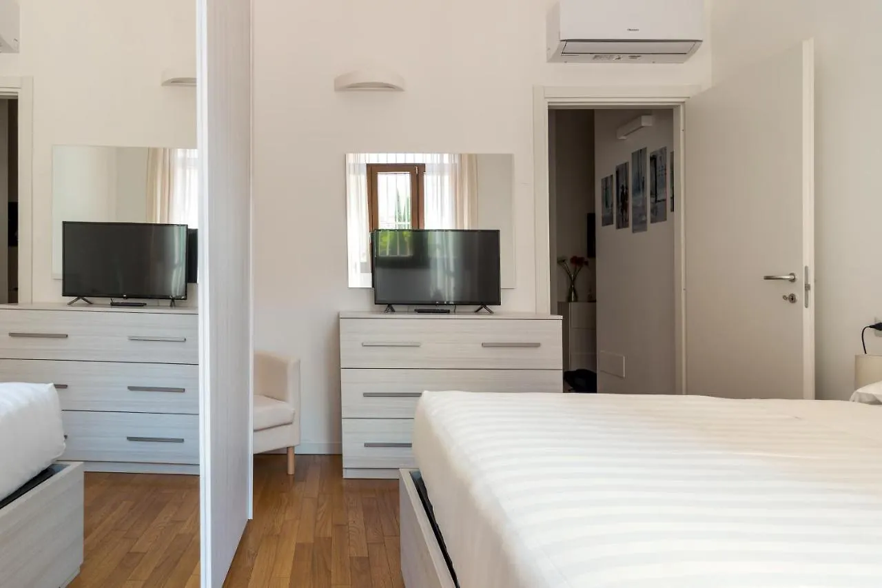 Duomo Apartment - Diaz Milan Italy